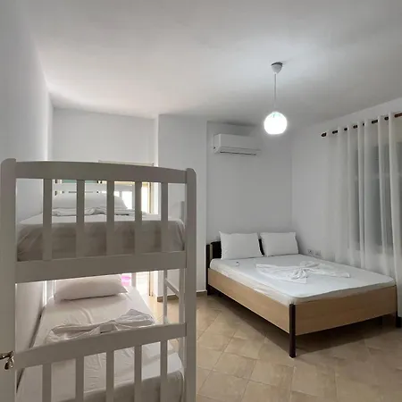 Shkembi Kavajes Near Grande Appartamento Durrës